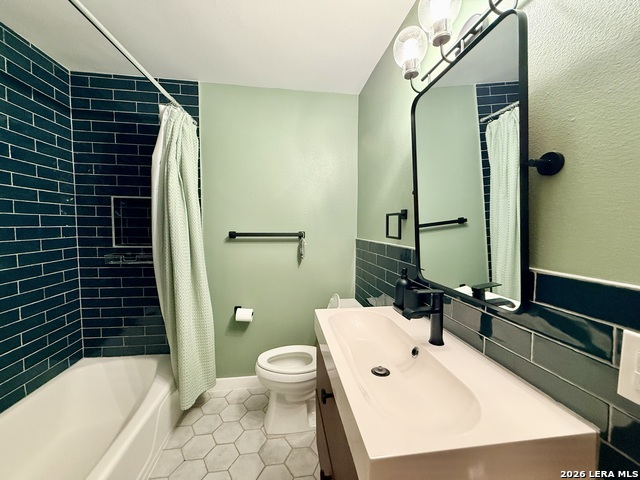 Image 12 of 24 For 3807 Longridge Dr