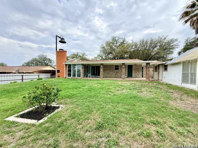 Image 17 of 24 For 3807 Longridge Dr