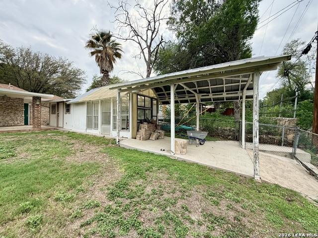 Image 18 of 24 For 3807 Longridge Dr