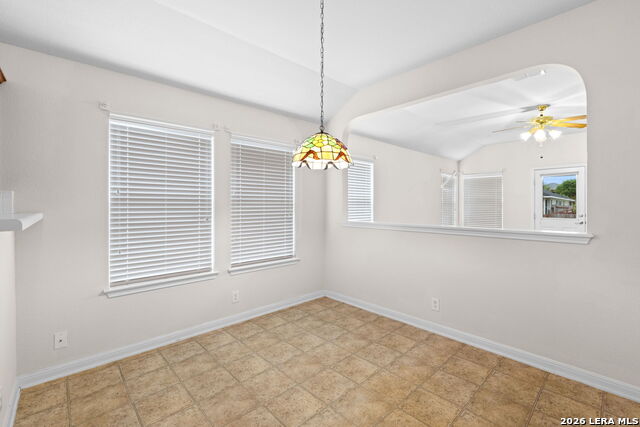 Listing photo id 8 for 3322 Butler Pass