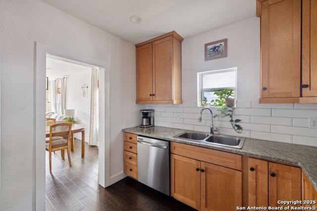 Image 13 of 29 For 711 Eleanor  