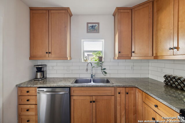 Image 14 of 29 For 711 Eleanor  