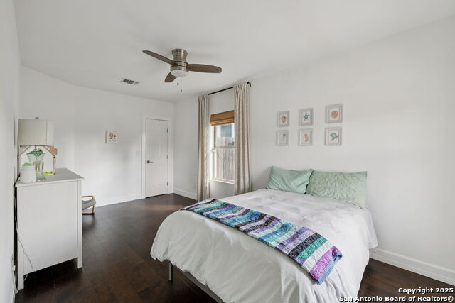 Image 18 of 29 For 711 Eleanor  