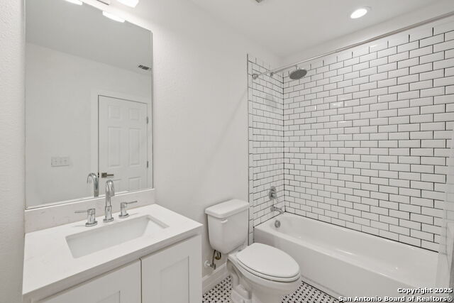 Image 20 of 29 For 711 Eleanor  