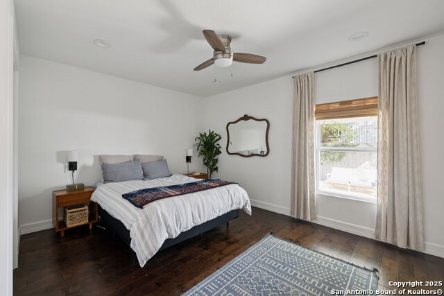 Image 21 of 29 For 711 Eleanor  