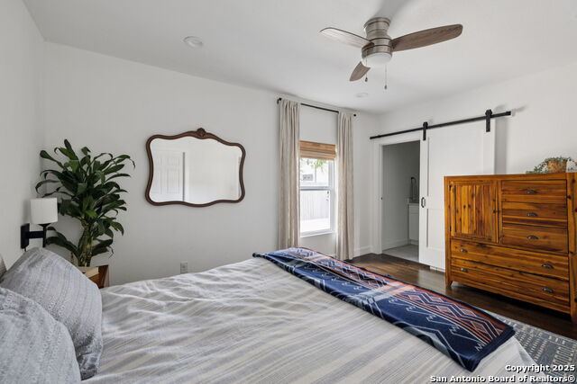 Image 22 of 29 For 711 Eleanor  