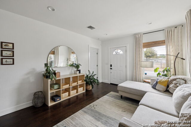 Image 7 of 29 For 711 Eleanor  