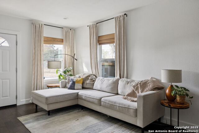 Image 8 of 29 For 711 Eleanor  