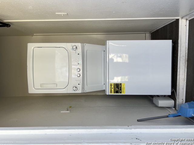 Image 10 of 10 For 825 Russell Pl W 3