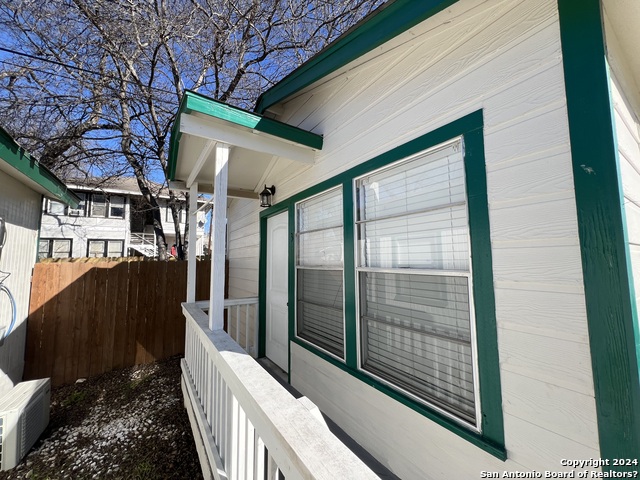 Image 3 of 10 For 825 Russell Pl W 3