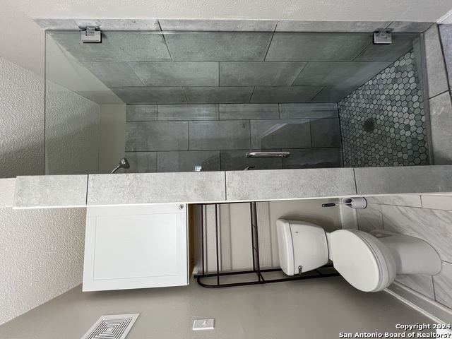 Image 8 of 10 For 825 Russell Pl W 3