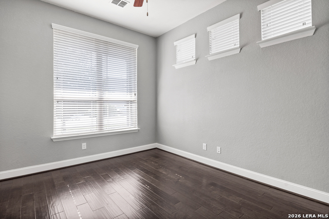 Image 15 of 34 For 221 Aspen Dr