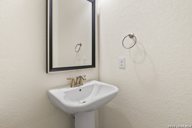 Image 17 of 34 For 221 Aspen Dr