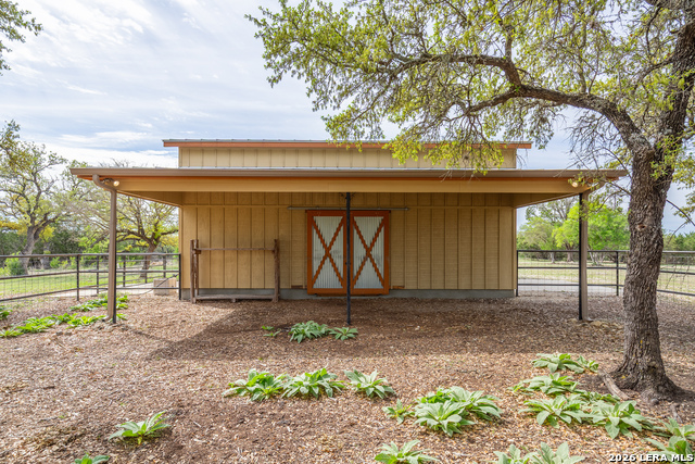 Image 33 of 50 For 395 Bluff Creek