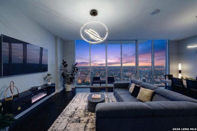 Image 13 of 63 For 610 Market St E Unit 2605