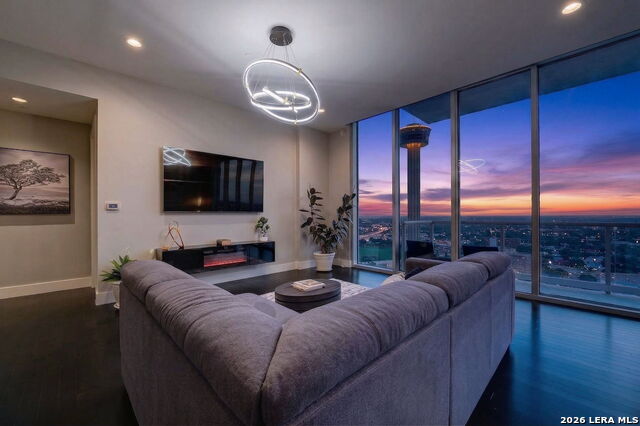 Image 15 of 63 For 610 Market St E Unit 2605