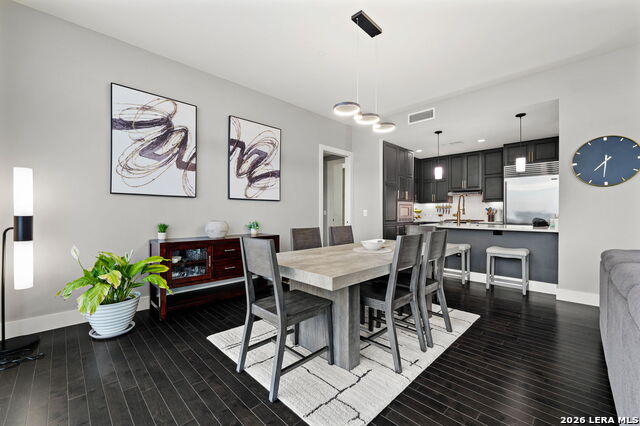 Image 17 of 63 For 610 Market St E Unit 2605