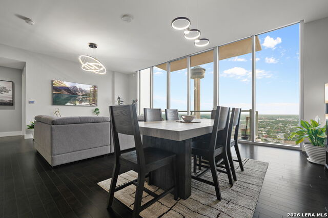 Image 18 of 63 For 610 Market St E Unit 2605