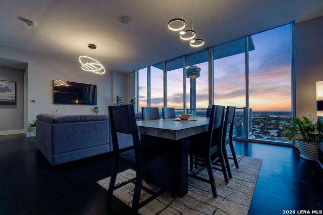 Image 19 of 63 For 610 Market St E Unit 2605