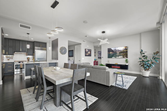 Image 21 of 63 For 610 Market St E Unit 2605