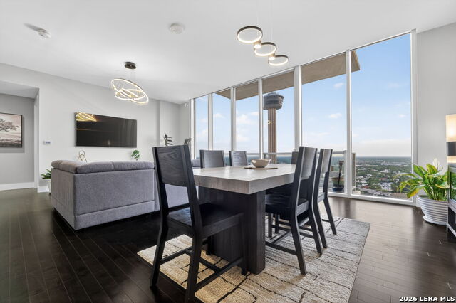 Image 22 of 63 For 610 Market St E Unit 2605