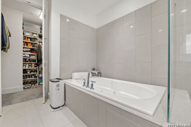 Image 37 of 63 For 610 Market St E Unit 2605