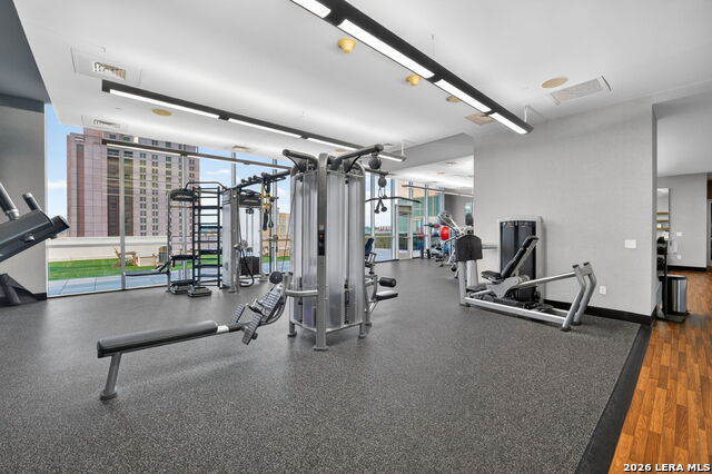 Image 40 of 63 For 610 Market St E Unit 2605