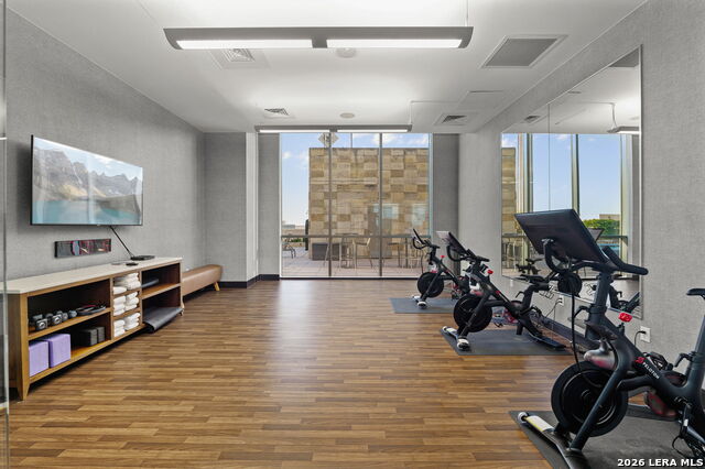 Image 41 of 63 For 610 Market St E Unit 2605