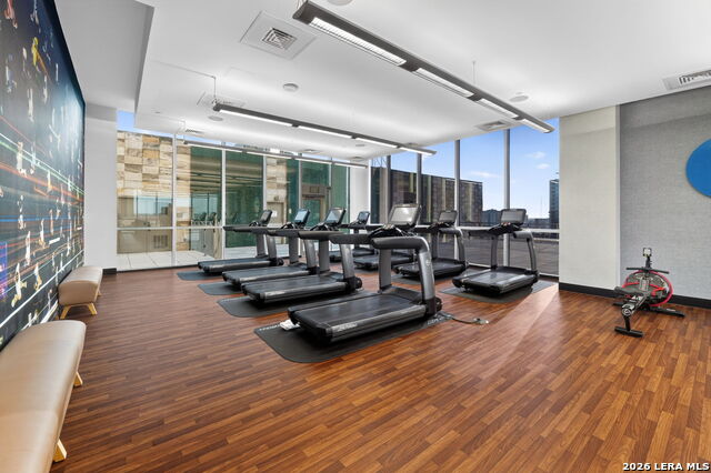 Image 42 of 63 For 610 Market St E Unit 2605