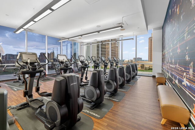 Image 43 of 63 For 610 Market St E Unit 2605