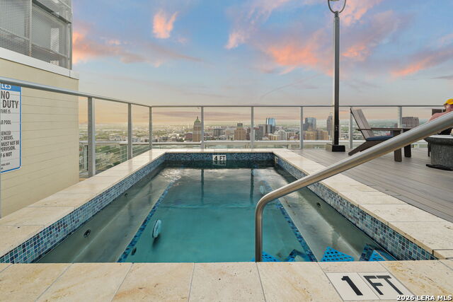 Image 47 of 63 For 610 Market St E Unit 2605