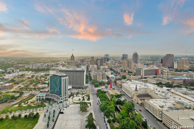 Image 56 of 63 For 610 Market St E Unit 2605