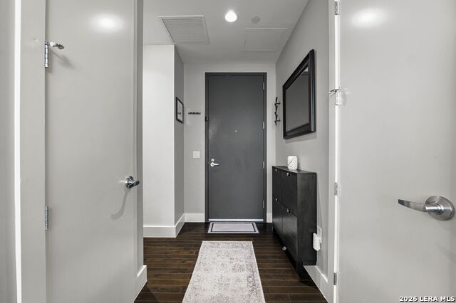 Image 6 of 63 For 610 Market St E Unit 2605