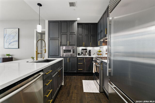 Image 7 of 63 For 610 Market St E Unit 2605