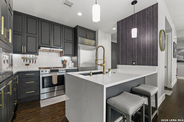 Image 8 of 63 For 610 Market St E Unit 2605