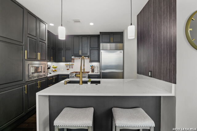 Image 9 of 63 For 610 Market St E Unit 2605