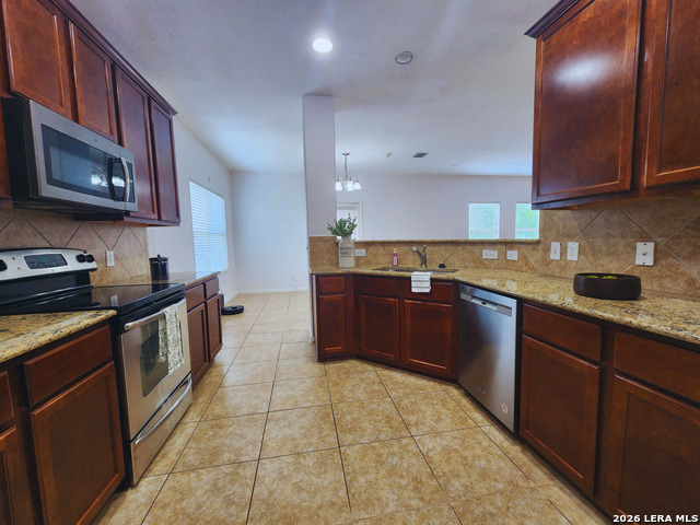 Image 5 of 42 For 209 Town Creek Way