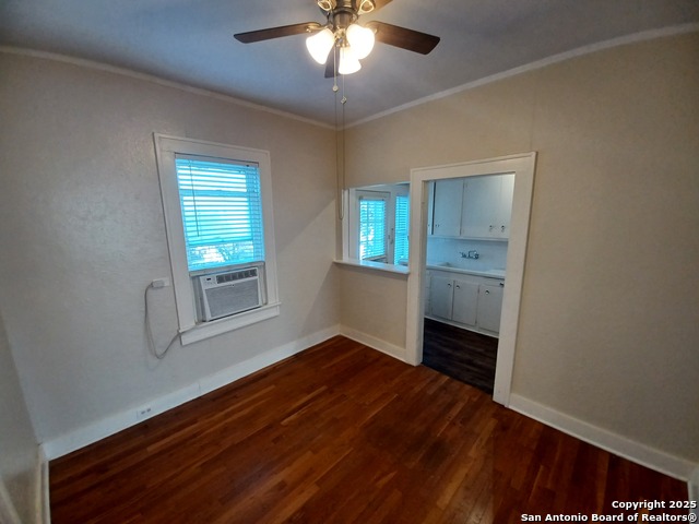 Image 11 of 26 For 127 Magnolia Ave W