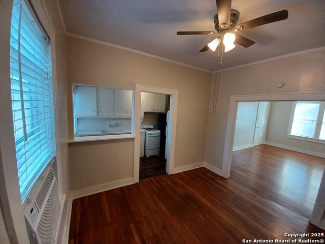 Image 12 of 26 For 127 Magnolia Ave W