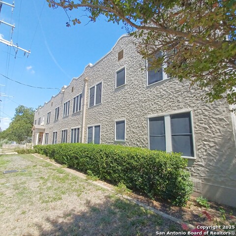 Image 2 of 26 For 127 Magnolia Ave W