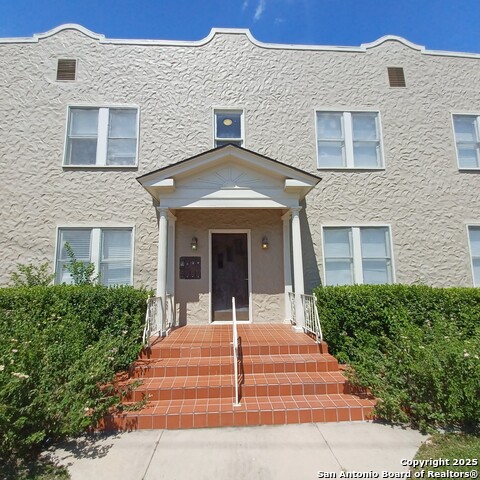 Image 5 of 26 For 127 Magnolia Ave W