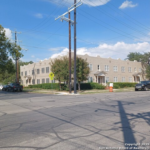 Image 8 of 26 For 127 Magnolia Ave W