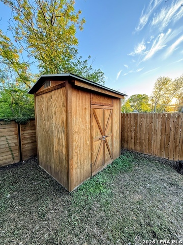 Image 12 of 26 For 419 Collinsworth Avenue