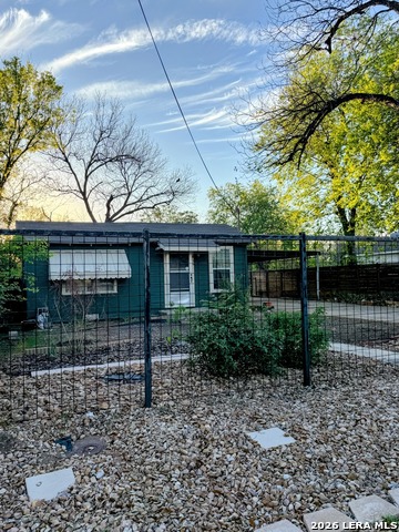 Image 4 of 26 For 419 Collinsworth Avenue