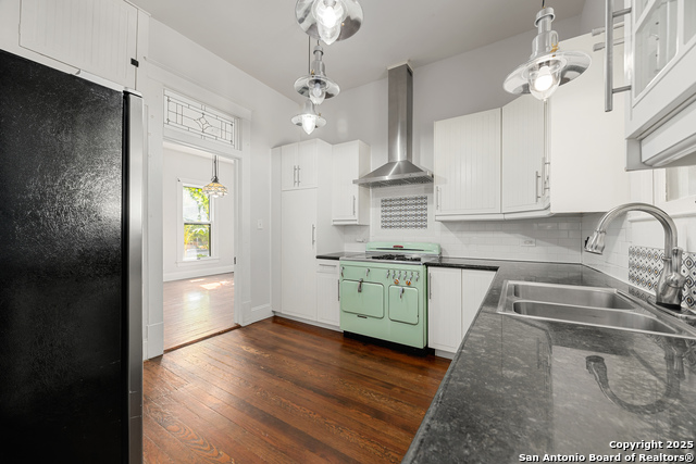 Image 16 of 46 For 135 Vitra  