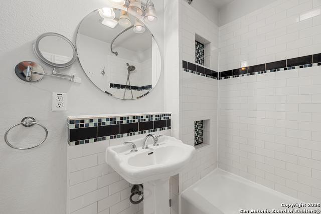 Image 27 of 46 For 135 Vitra  