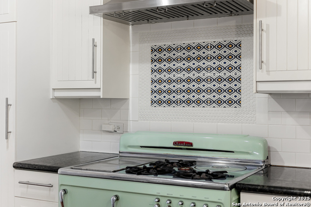 Image 32 of 46 For 135 Vitra  