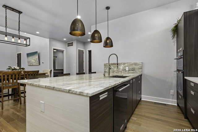 Image 23 of 35 For 326 Clay  102