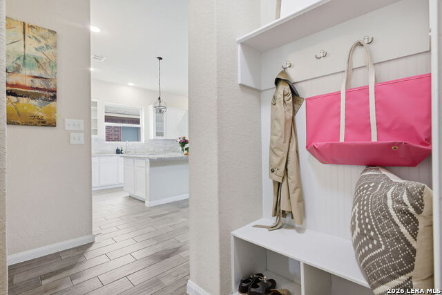 Image 38 of 47 For 2031 Hardee Pass