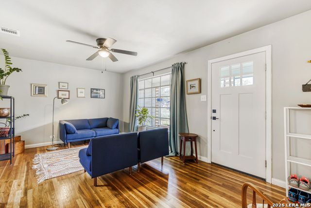 Image 4 of 22 For 222 Dawnview Ln